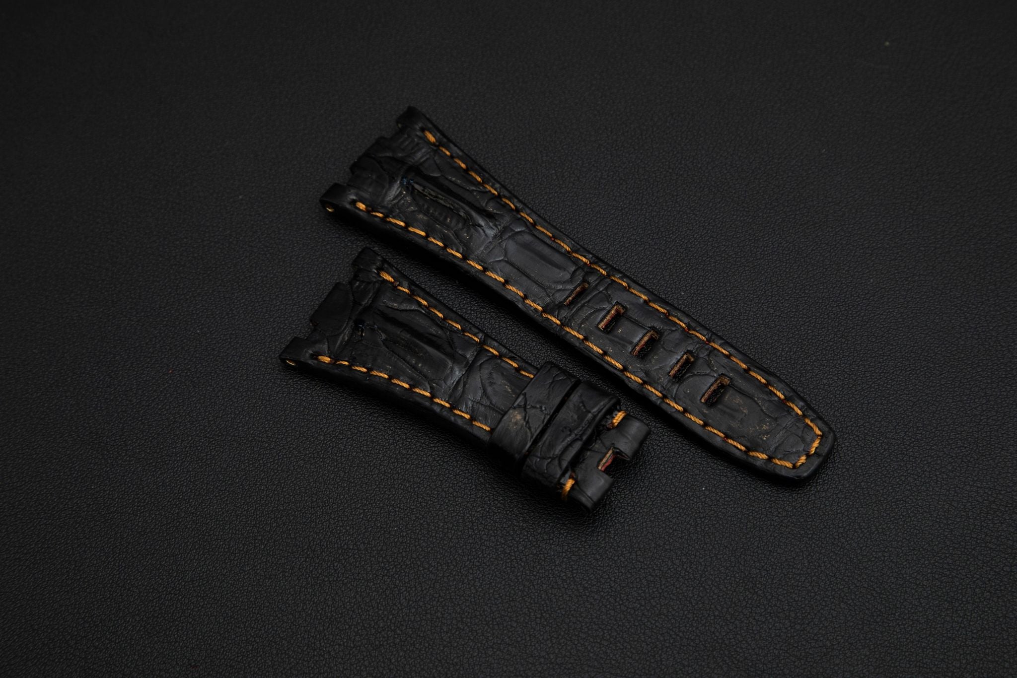 BLACK CROCODILE HORNBACK LEATHER STRAP