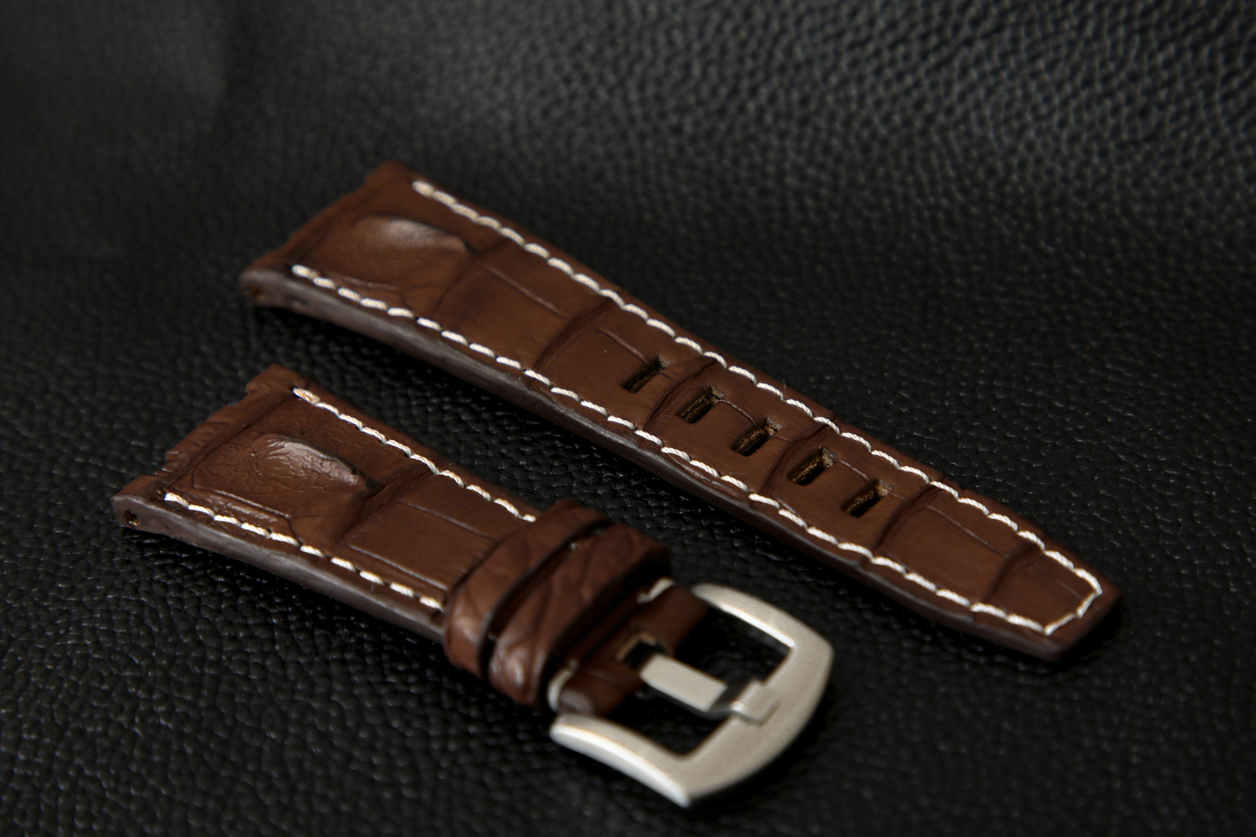 BROWN CROCODILE HORNBACK LEATHER STRAP