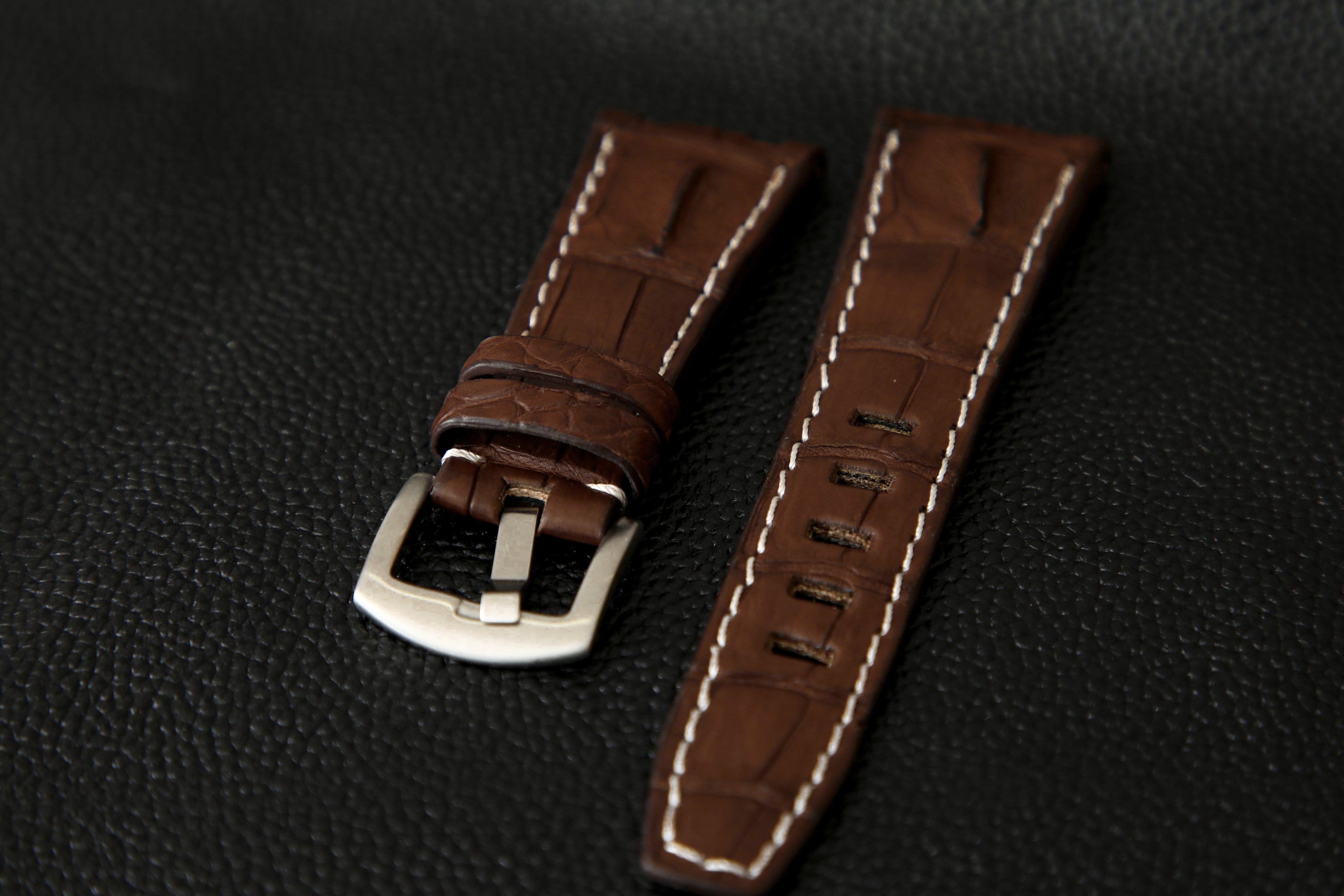 BROWN CROCODILE HORNBACK LEATHER STRAP