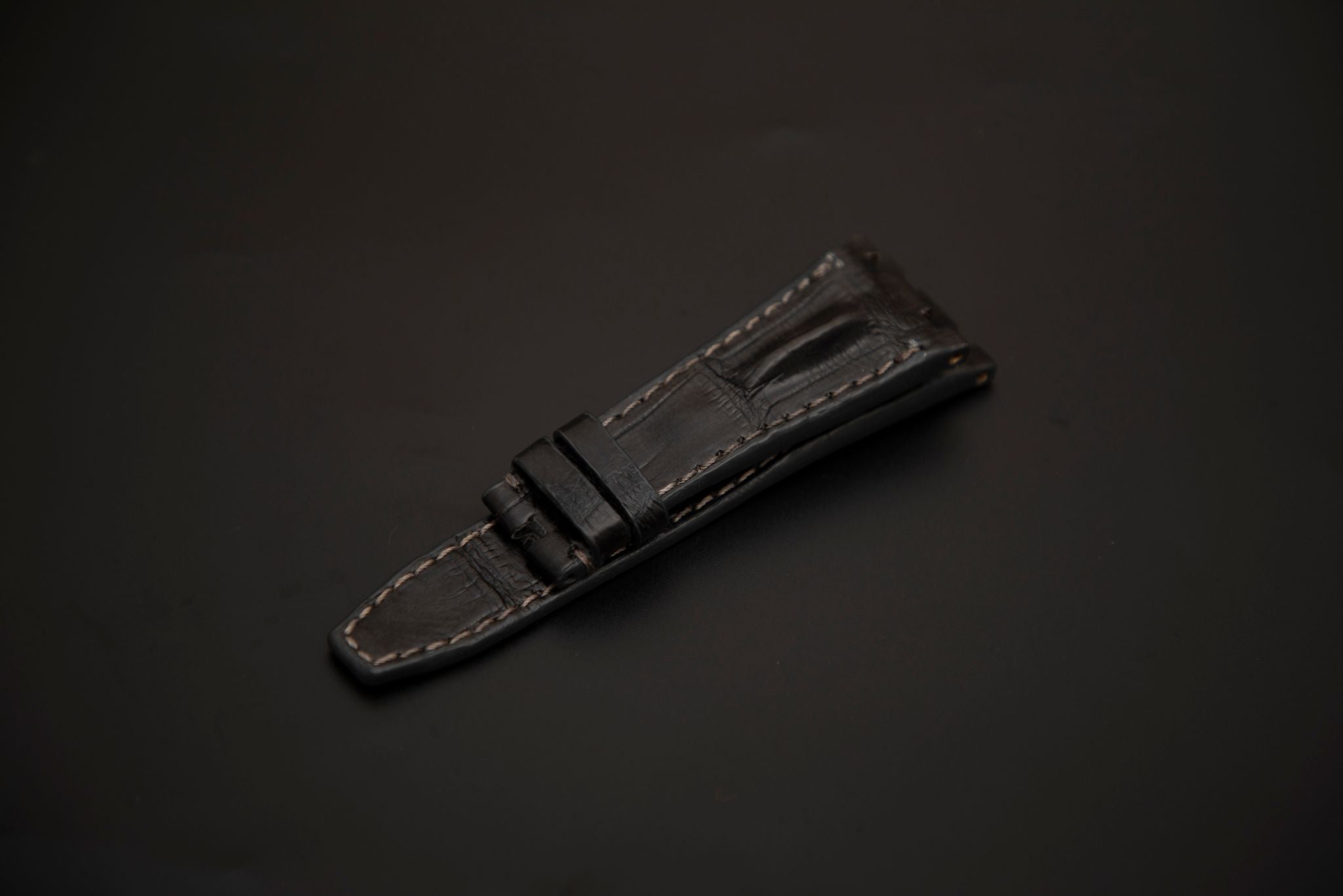 GREY CROCODILE HORNBACK LEATHER STRAP