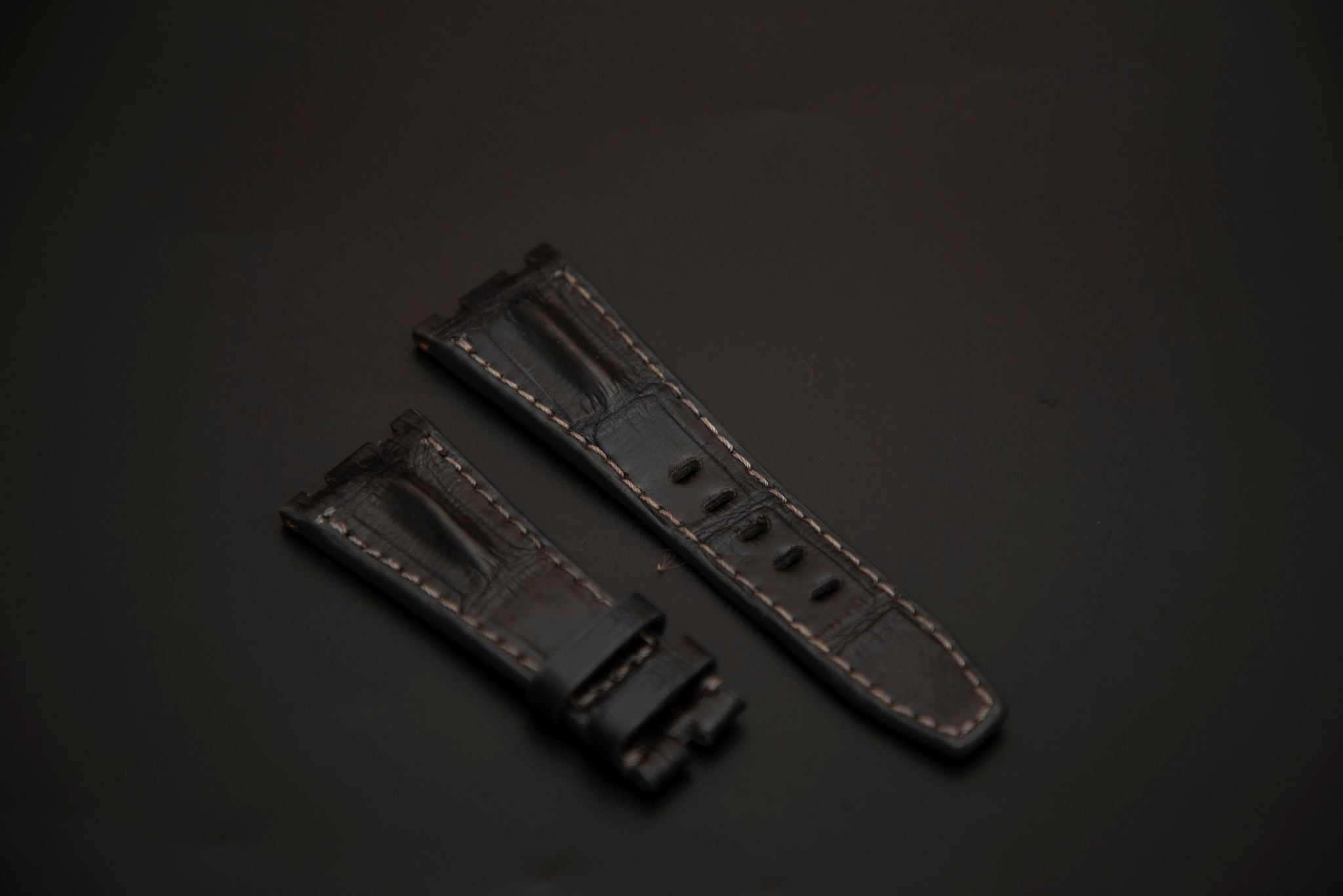 GREY CROCODILE HORNBACK LEATHER STRAP