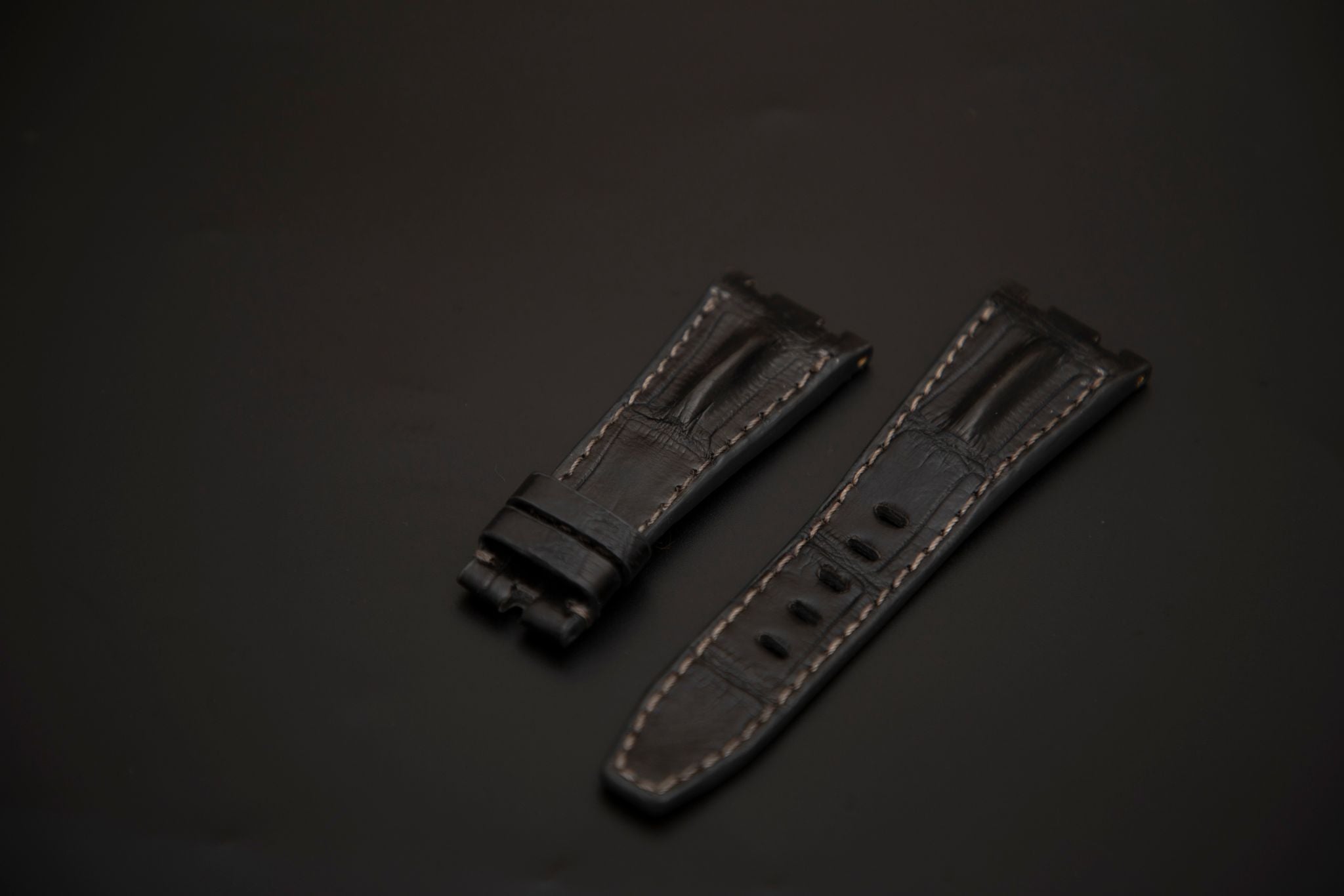 GREY CROCODILE HORNBACK LEATHER STRAP