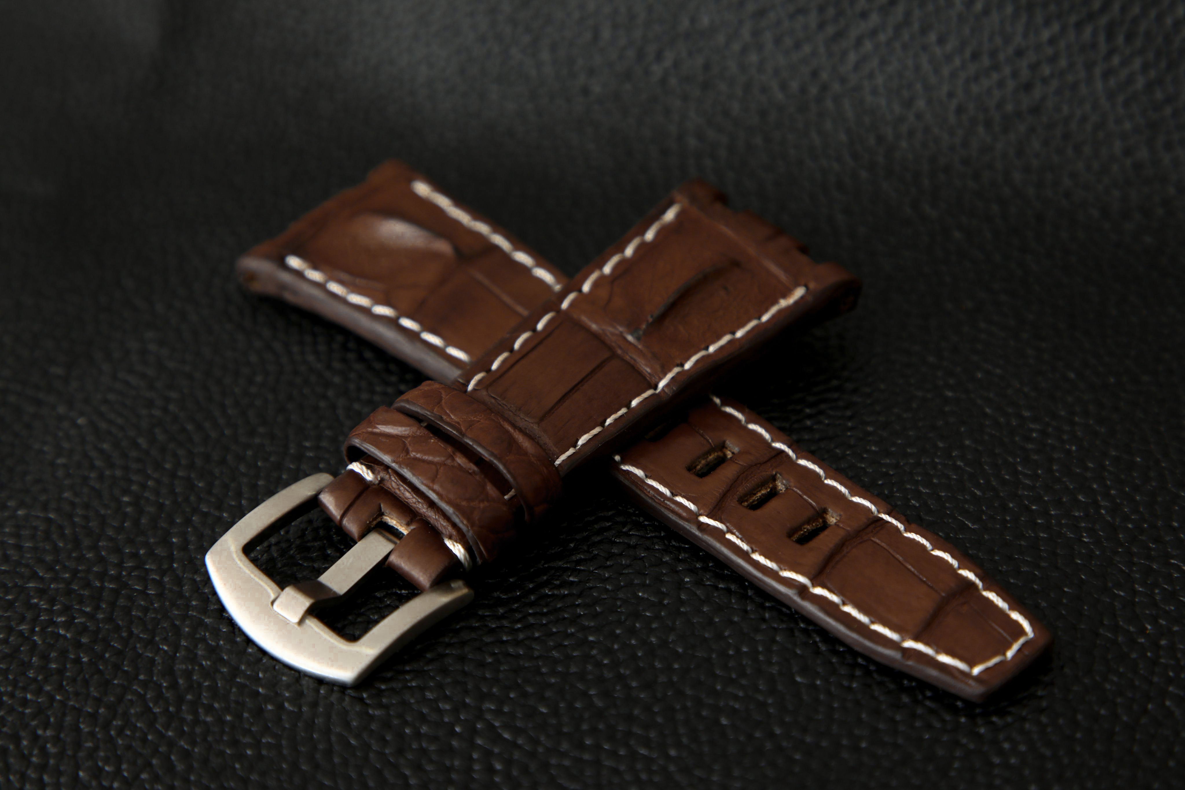 BROWN CROCODILE HORNBACK LEATHER STRAP