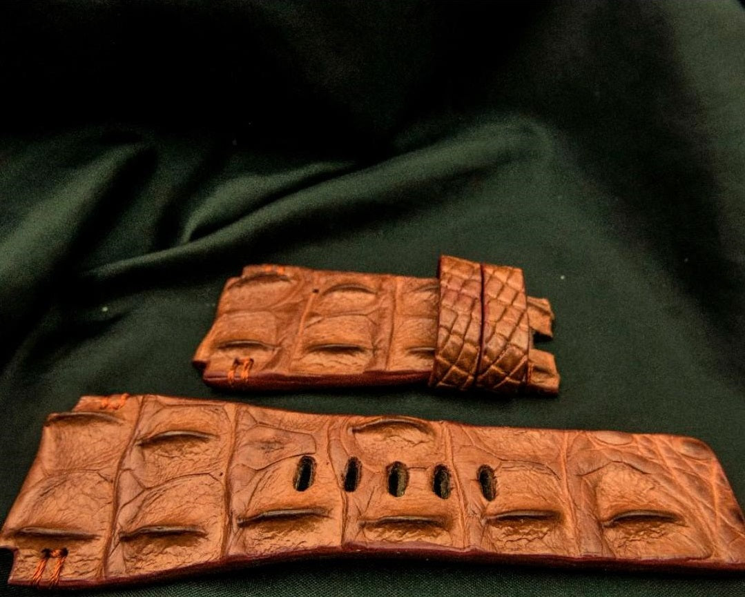 BROWN CROCODILE HORNBACK LEATHER STRAP