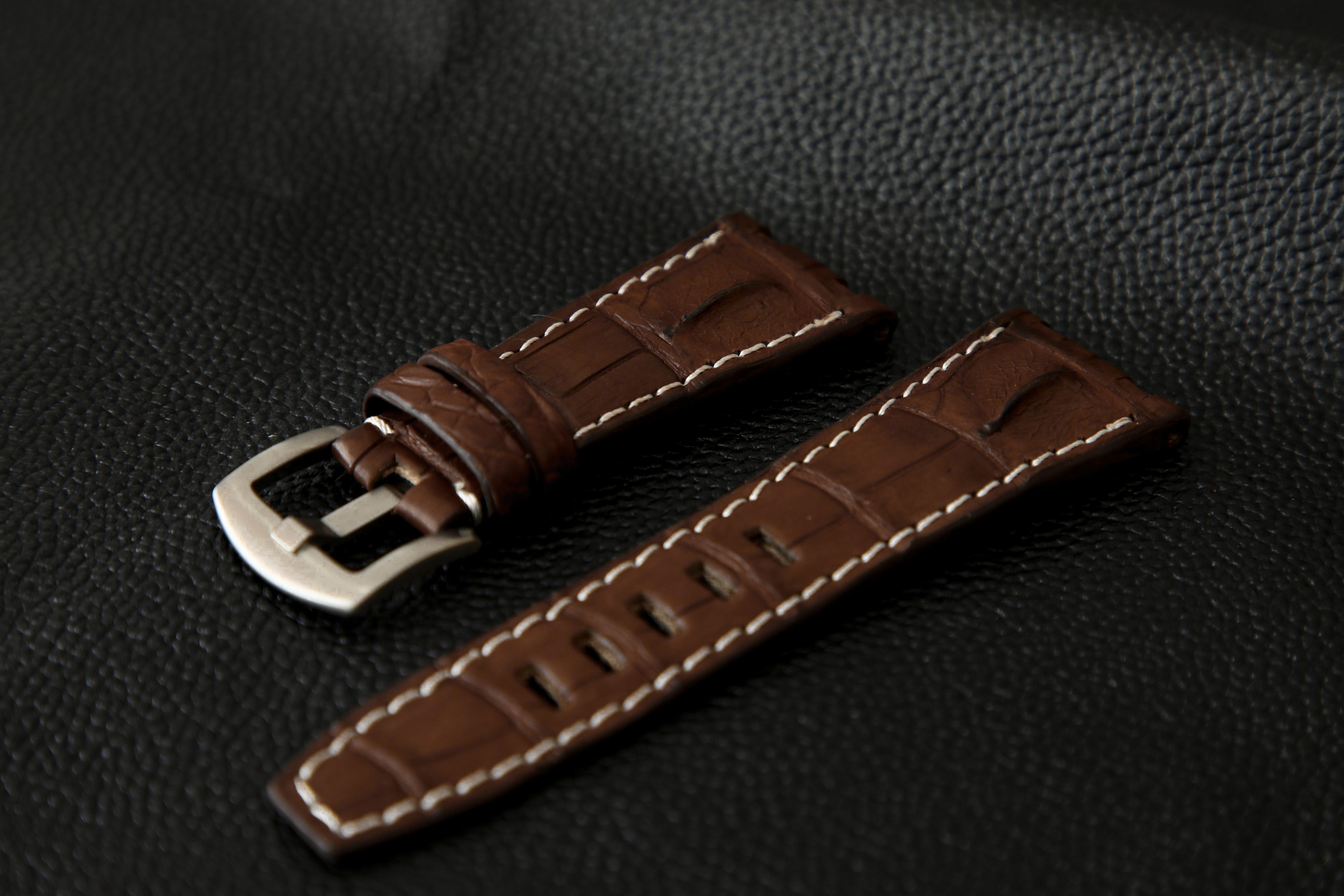 BROWN CROCODILE HORNBACK LEATHER STRAP